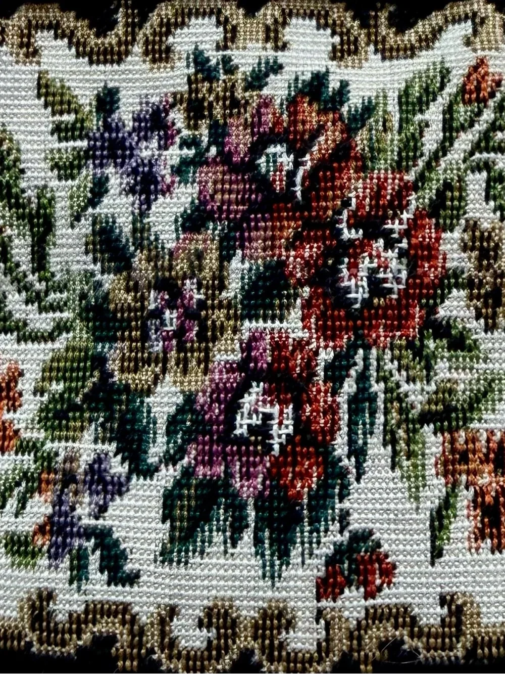 Vintage Floral Tapestry Kiss-Lock Coin Purse Black Moody Floral